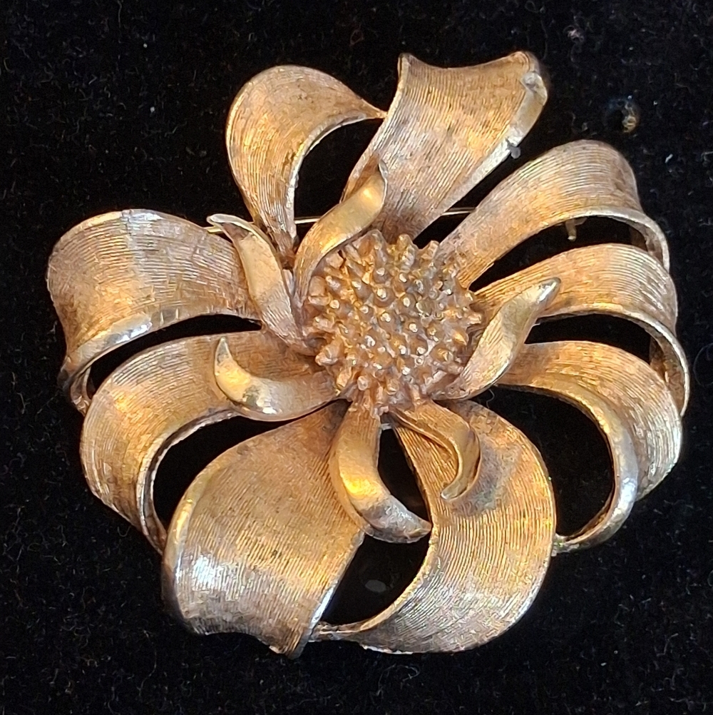 Vintage Coro Goldtone Chrysanthemum Floral Brooch